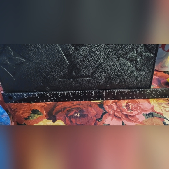 Black Monogram Tote Sophisticated Design - Picture 14 of 15